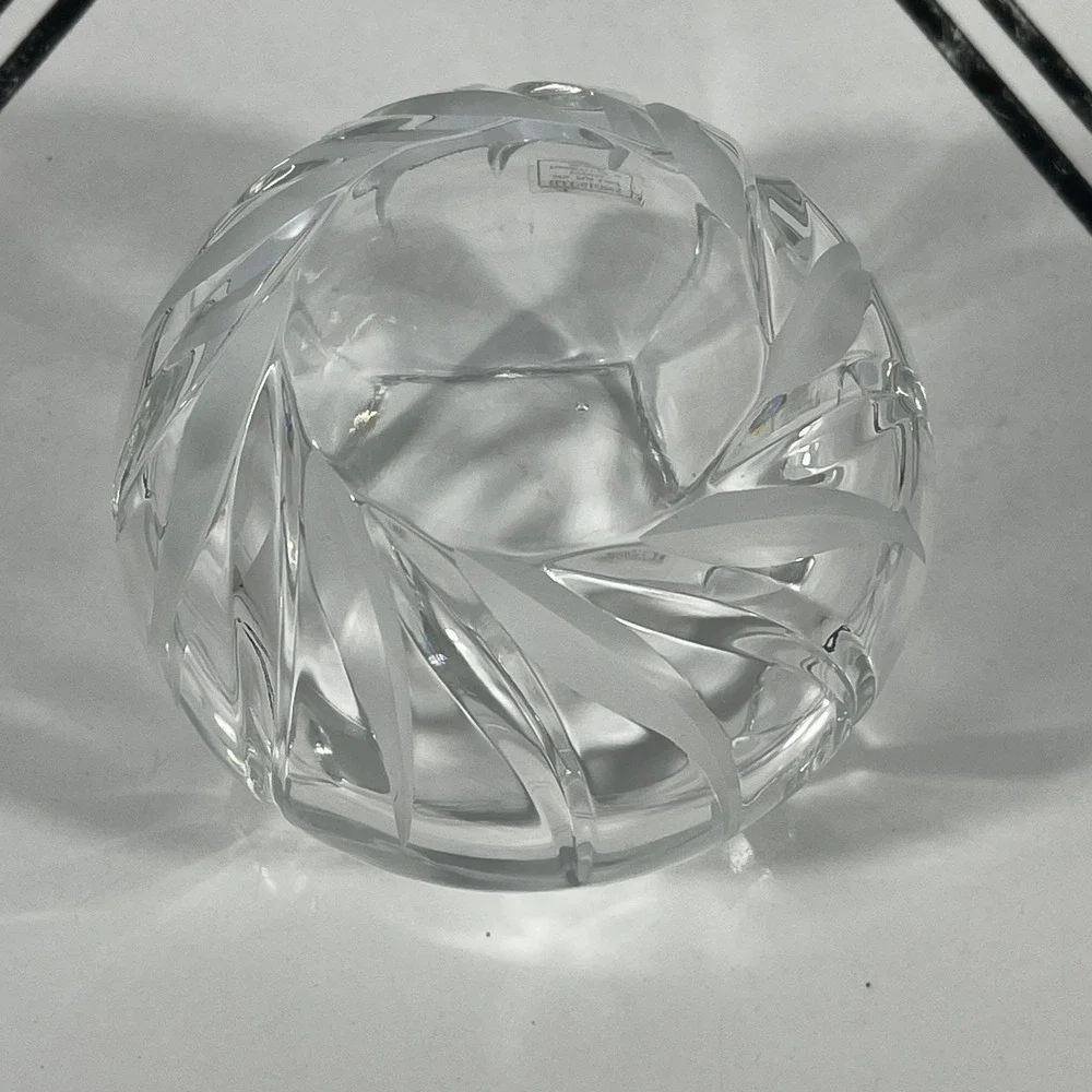 Illusions 24% Full Lead Crystal‎ Bowl Handcrafted Slovenia Frosted Swirl 4x3